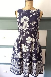 Vince Camuto dress floral sleeveless Navy and White 4